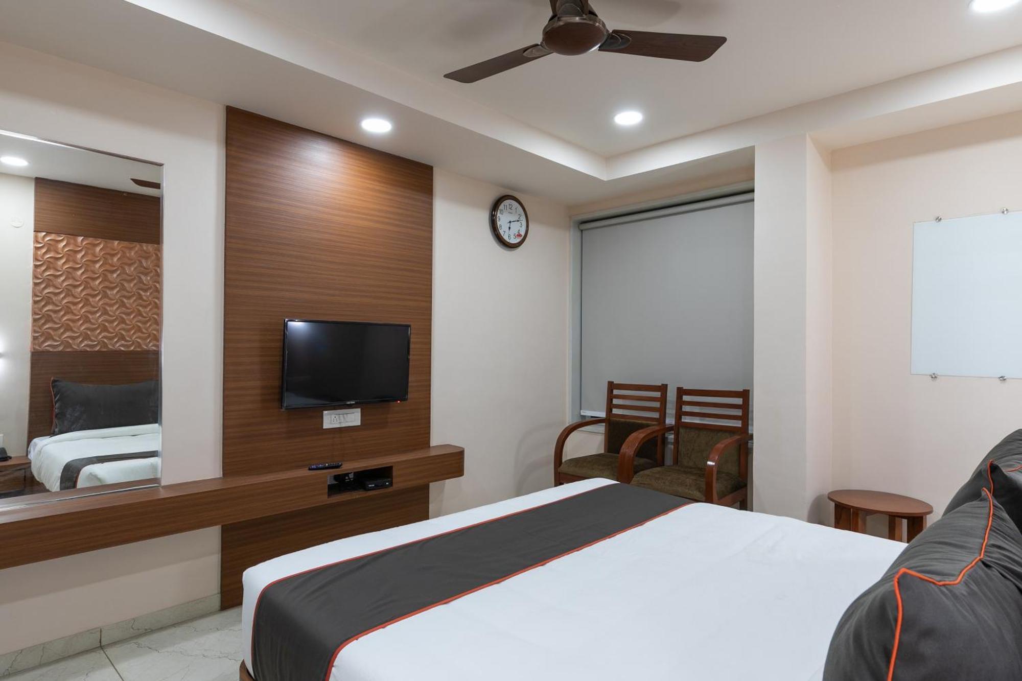 Collection O Simran Raghuveer Para Rajkot Exterior photo