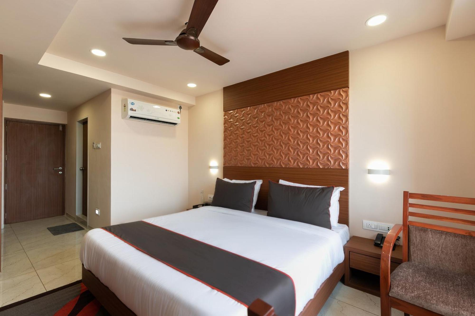 Collection O Simran Raghuveer Para Rajkot Exterior photo