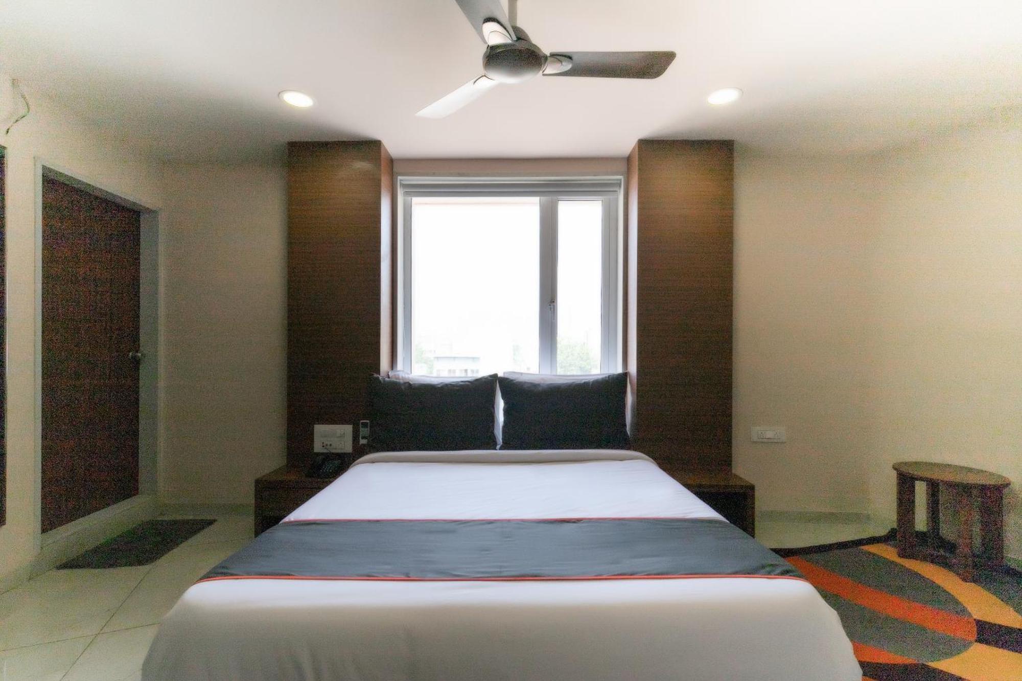 Collection O Simran Raghuveer Para Rajkot Exterior photo