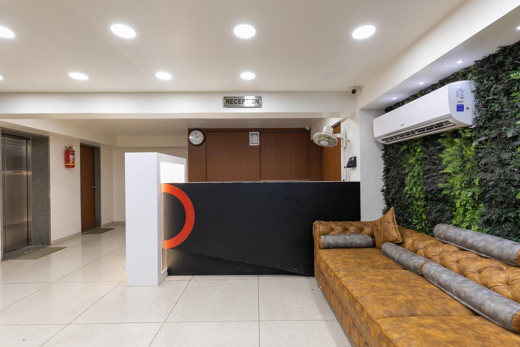 Collection O Simran Raghuveer Para Rajkot Exterior photo
